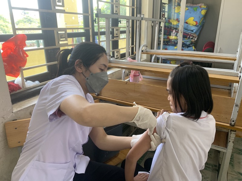 Hà Phong tổ chức tiêm phòng Vắc xin  Covid-19 cho trẻ từ đủ đến dưới 12 tuổi.