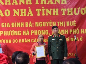 Phường Hà Phong bàn giao nhà tình thương cho hộ có hoàn cảnh khó khăn trên địa bàn 