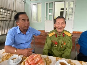 Hà Phong Thăm, tặng quà chiến sĩ Điện Biên nhân kỷ niệm 70 năm Chiến thắng Điện Biên Phủ (7/5/1954-7/5/2024) 