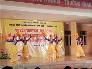 Trung tâm TT&amp;VH thành phố : Tuyên truyền lưu động về bầu cử tại xã Đồng Sơn